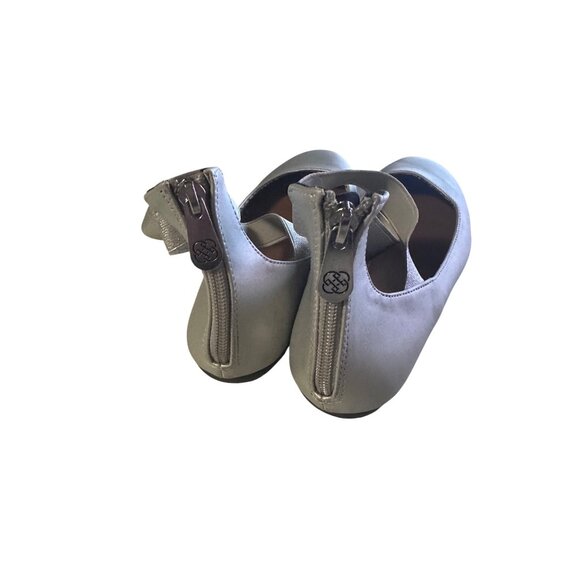 Daisy Fuentes silver flats zip back size 9 - Picture 3 of 5